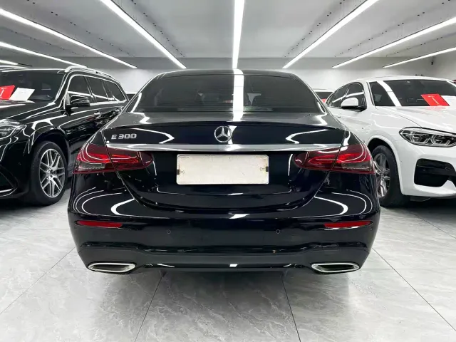 Mercedes-Benz E-Class — Фото автомобиля 5