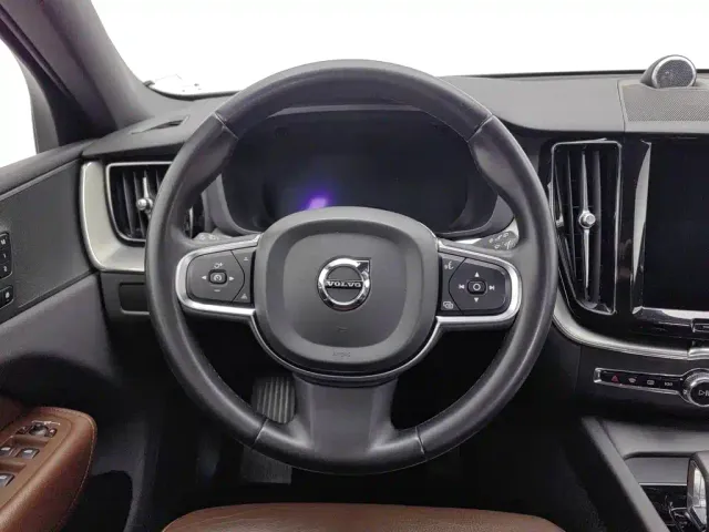 Volvo XC60 — Фото автомобиля 11