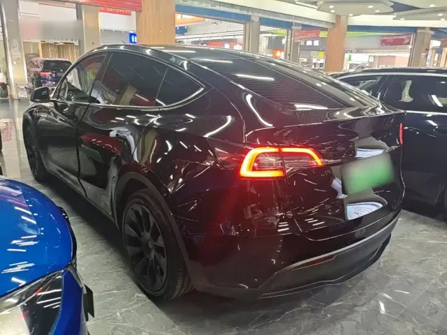 Tesla Model Y — Фото автомобиля 4