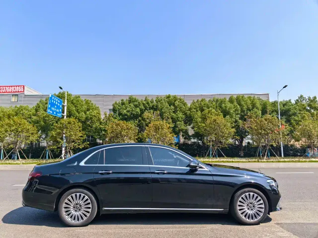 Mercedes-Benz E-Class — Фото автомобиля 4