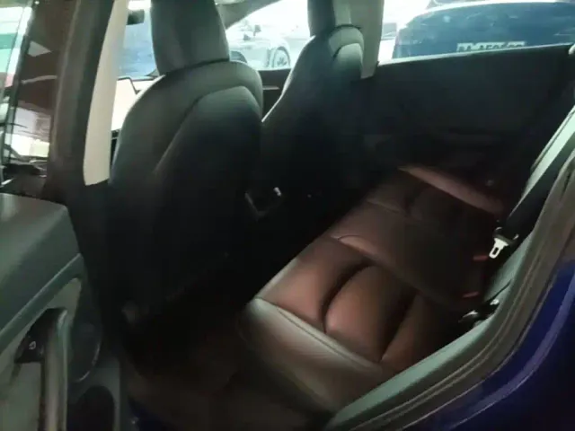 Tesla Model 3 — Фото автомобиля 16