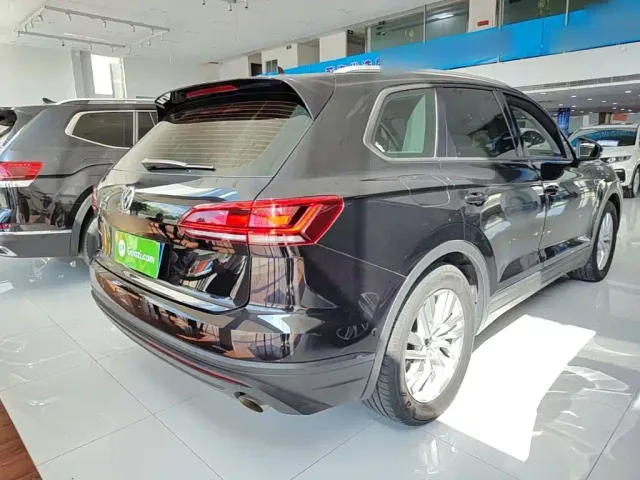 Volkswagen Touareg — Фото автомобиля 6