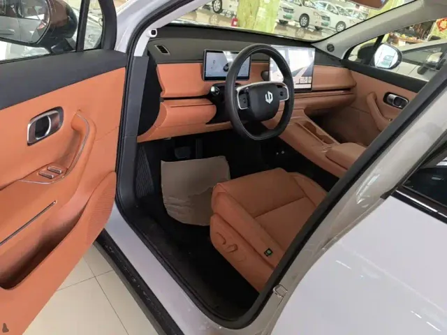 Leapmotor C10 — Фото автомобиля 15