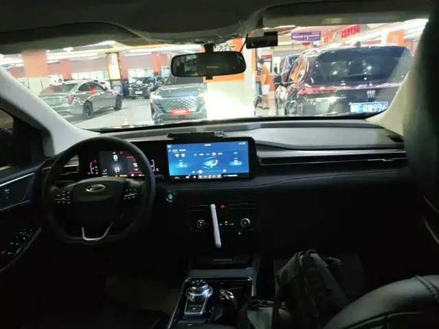 Ford Edge — Фото автомобиля 9