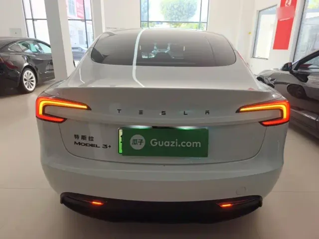 Tesla Model 3 — Фото автомобиля 5