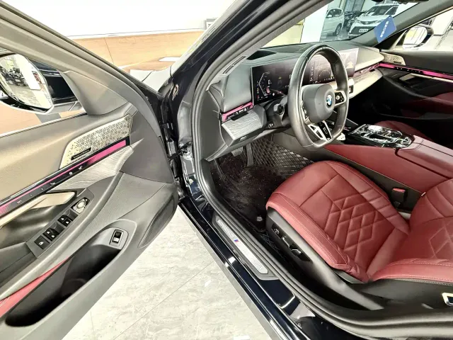 BMW 5 Series — Фото автомобиля 5