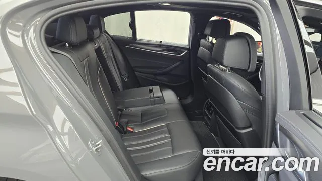 BMW 5 Series G30 — Фото автомобиля 11