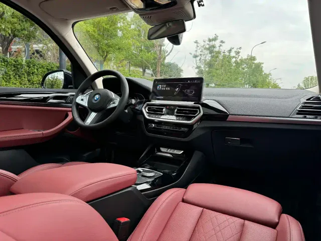 BMW iX3 — Фото автомобиля 14