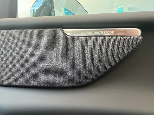 Volvo XC70 Plug-in Hybrid — Фото автомобиля 6