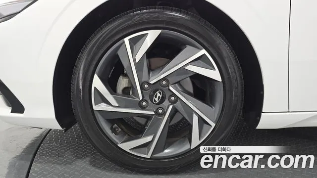 Hyundai Avante CN7 — Фото автомобиля 5