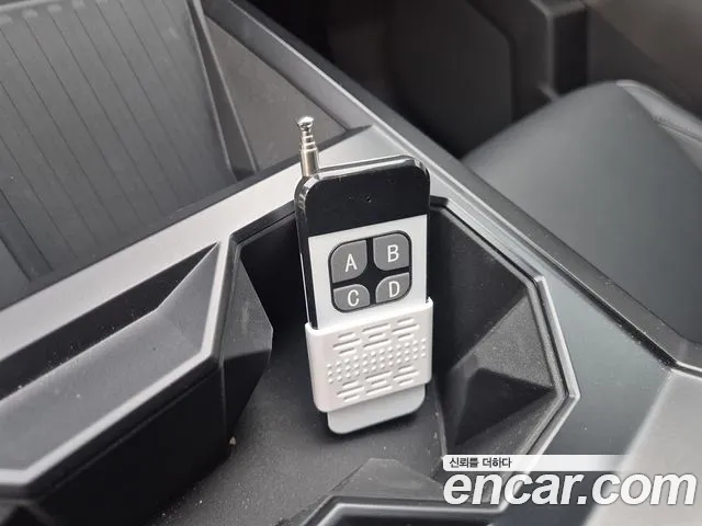 Tesla Cybertruck — Фото автомобиля 18