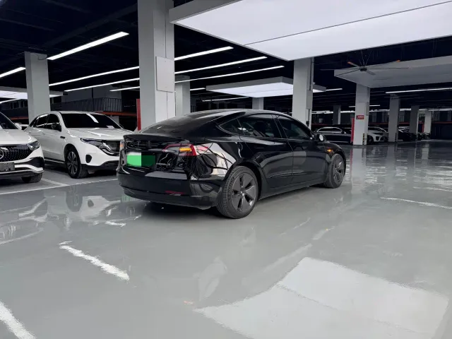 Tesla Model 3 — Фото автомобиля 13