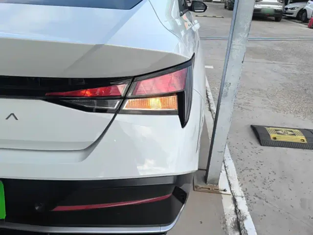 Hyundai Elantra — Фото автомобиля 7
