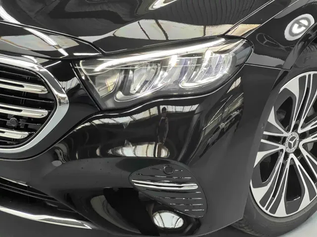 Mercedes-Benz E-Class — Фото автомобиля 3