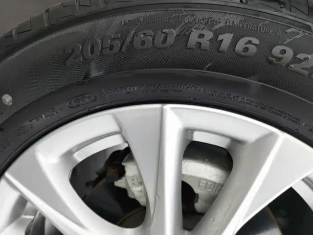 Roewe i5 — Фото автомобиля 24