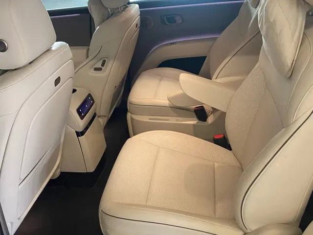 Li Auto i8 — Фото автомобиля 6