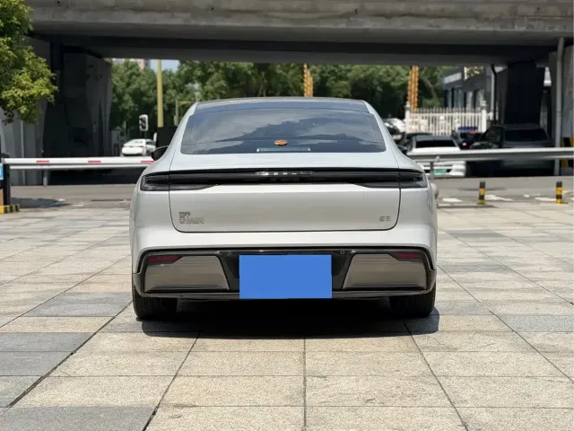 Geely Galaxy Galaxy E8 2024 550km RWD PRO — Фото автомобиля 8