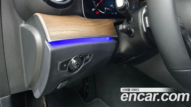 Mercedes-Benz E-Class — Фото автомобиля 27