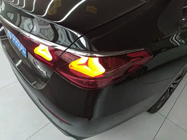 Mercedes-Benz E-Class — Фото автомобиля 7
