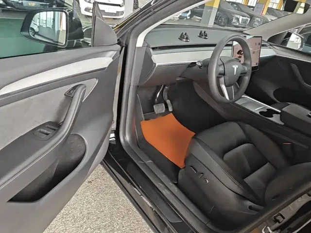 Tesla Model Y — Фото автомобиля 15