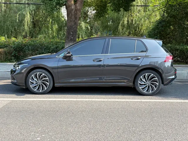 Volkswagen Golf — Фото автомобиля 3
