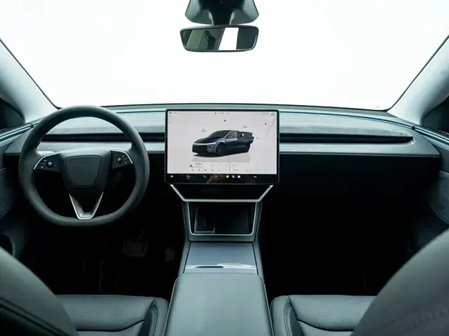 Tesla Model Y — Фото автомобиля 18