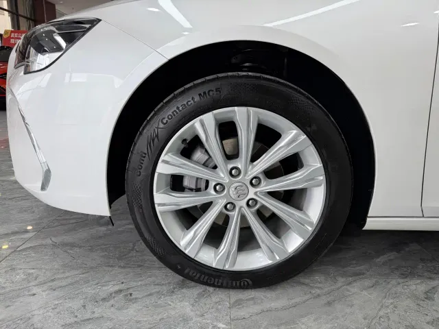Buick Regal — Фото автомобиля 7