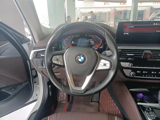BMW 5 Series — Фото автомобиля 4
