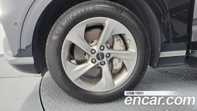 Genesis GV70 2.5T Бензин AWD — Фото автомобиля 5
