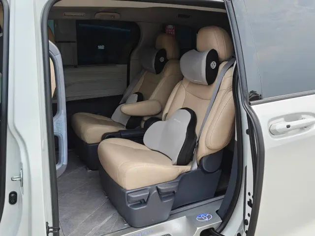 Toyota Sienna — Фото автомобиля 5