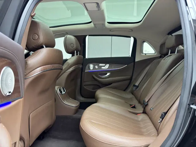 Mercedes-Benz E-Class — Фото автомобиля 8