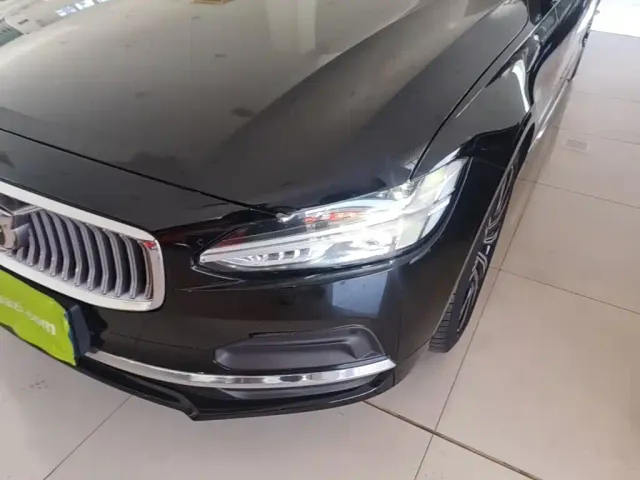 Volvo S90 — Фото автомобиля 23