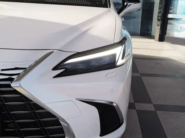 Lexus ES — Фото автомобиля 6
