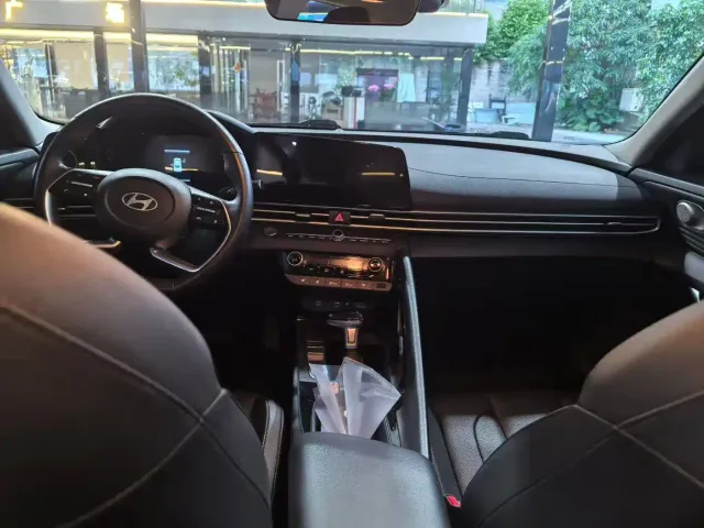 Hyundai Elantra — Фото автомобиля 6