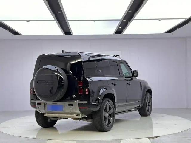 Land Rover Defender — Фото автомобиля 5