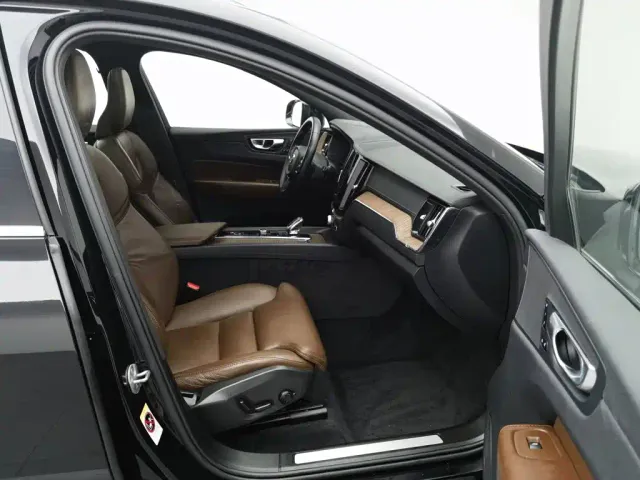 Volvo XC60 — Фото автомобиля 23