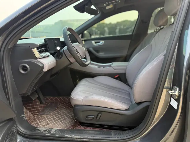 Roewe M7 DMH — Фото автомобиля 6