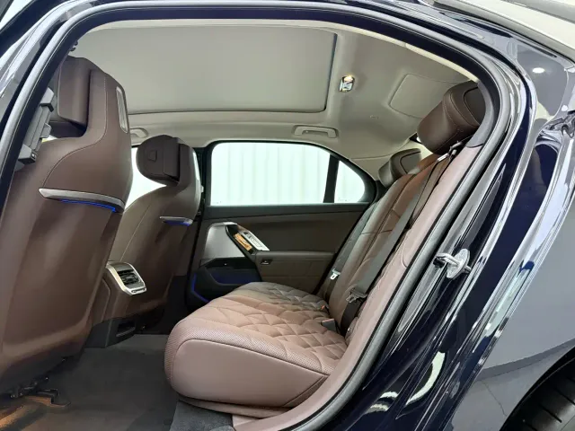 BMW 7 Series — Фото автомобиля 6