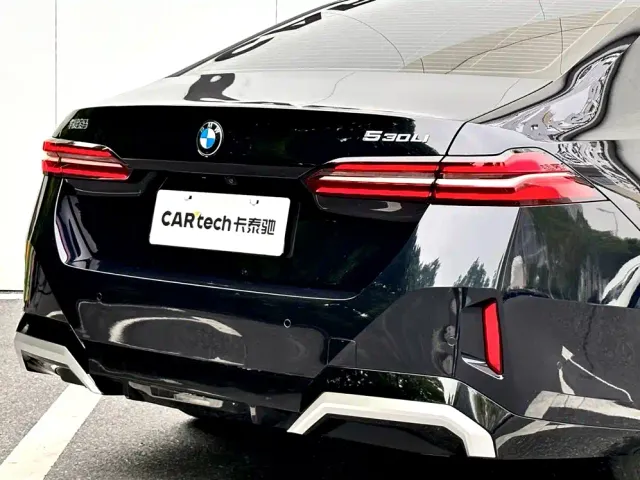 BMW 5 Series — Фото автомобиля 11