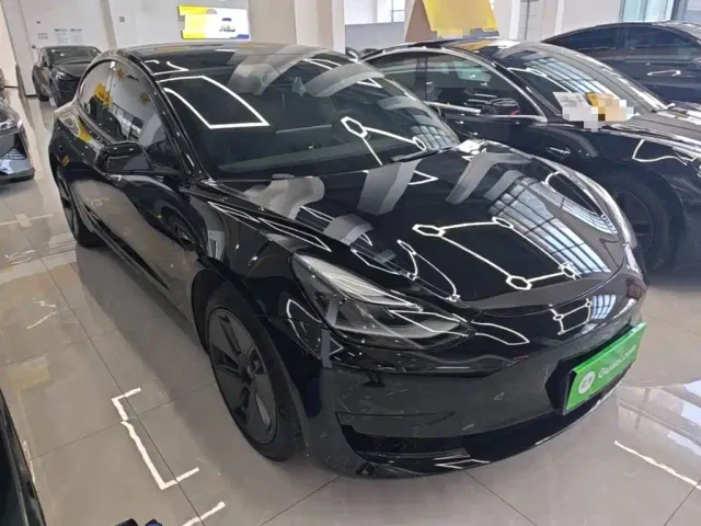 Tesla Model 3 — Фото автомобиля 3