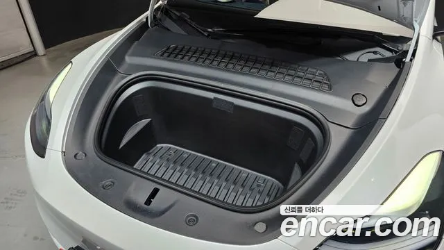 Tesla Model Y — Фото автомобиля 9