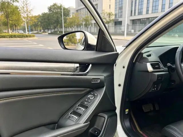 Honda Accord — Фото автомобиля 8