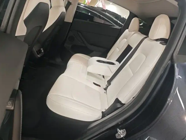 Tesla Model Y — Фото автомобиля 16