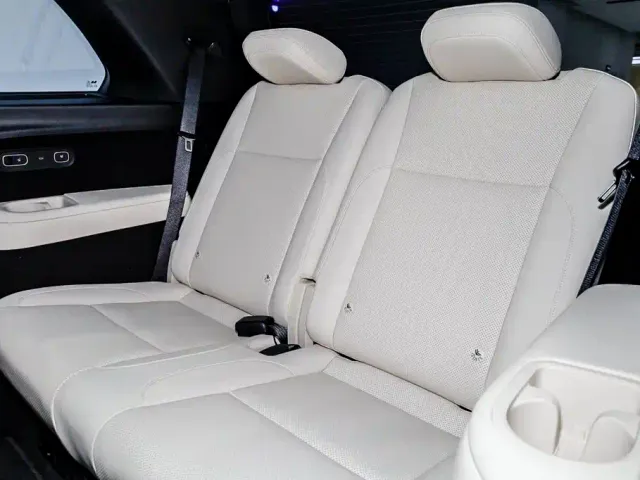 Li Auto L8 — Фото автомобиля 12