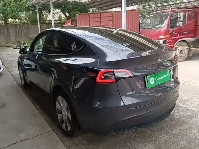 Tesla Model Y — Фото автомобиля 4