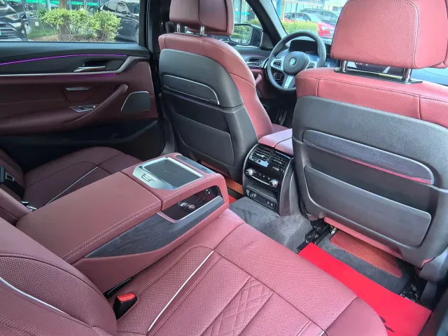 BMW 5 Series — Фото автомобиля 6