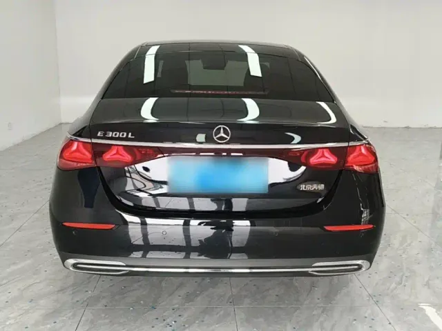 Mercedes-Benz E-Class — Фото автомобиля 5