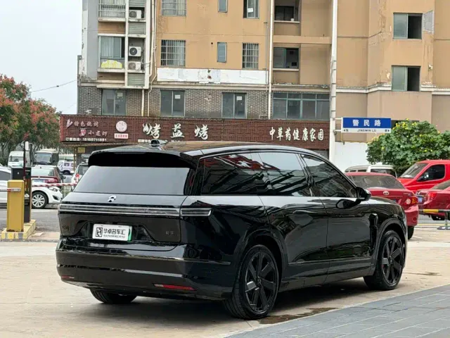 Nio ES8 — Фото автомобиля 6