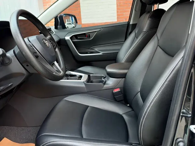Toyota RAV4 — Фото автомобиля 4