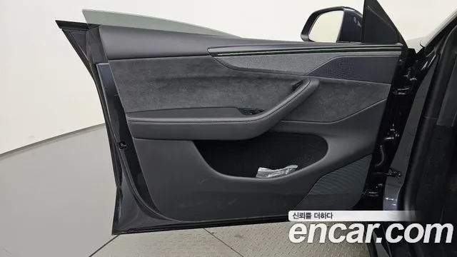 Tesla Model Y — Фото автомобиля 13